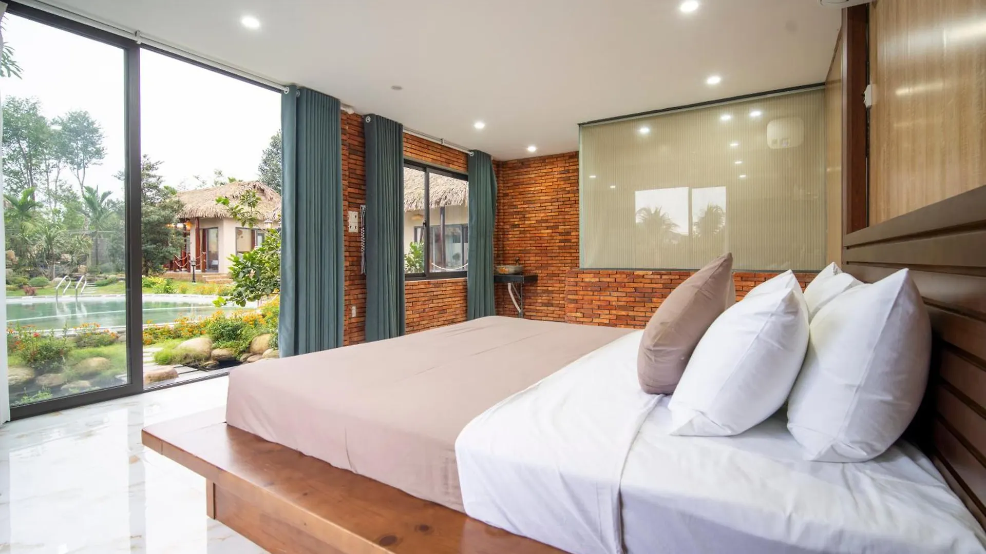 La Retreat Hotel Da Nang 0*,  Vietnam