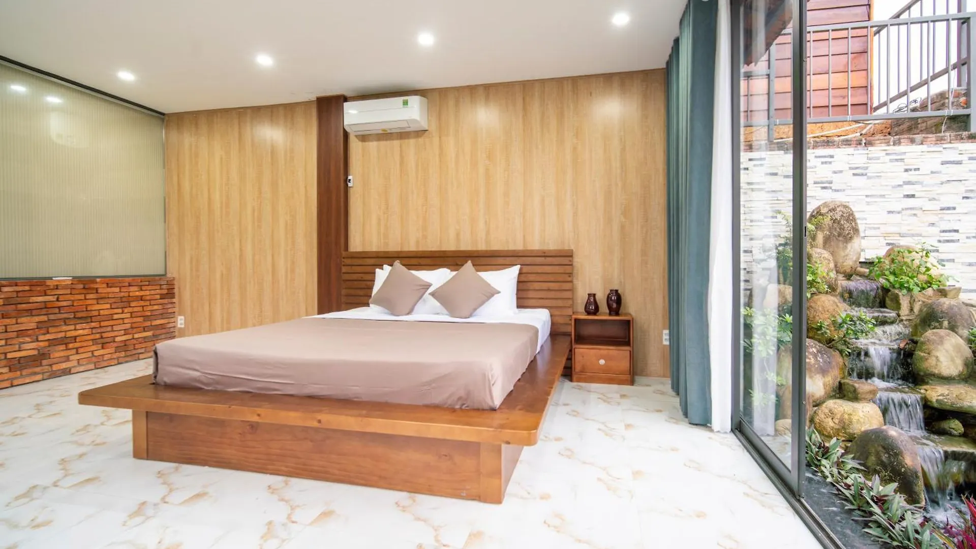 La Retreat Hotel Da Nang Vietnam