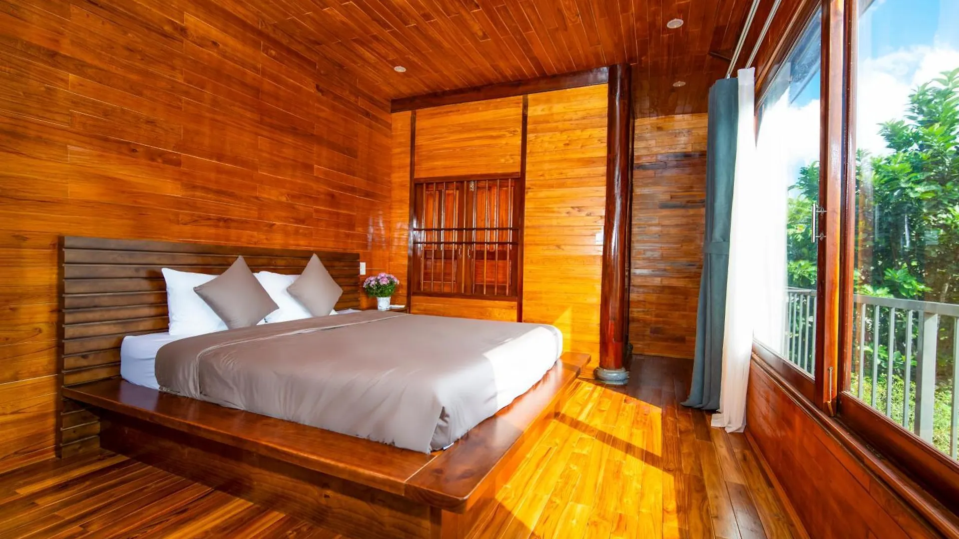 La Retreat Hotel Da Nang 0*,  Vietnam
