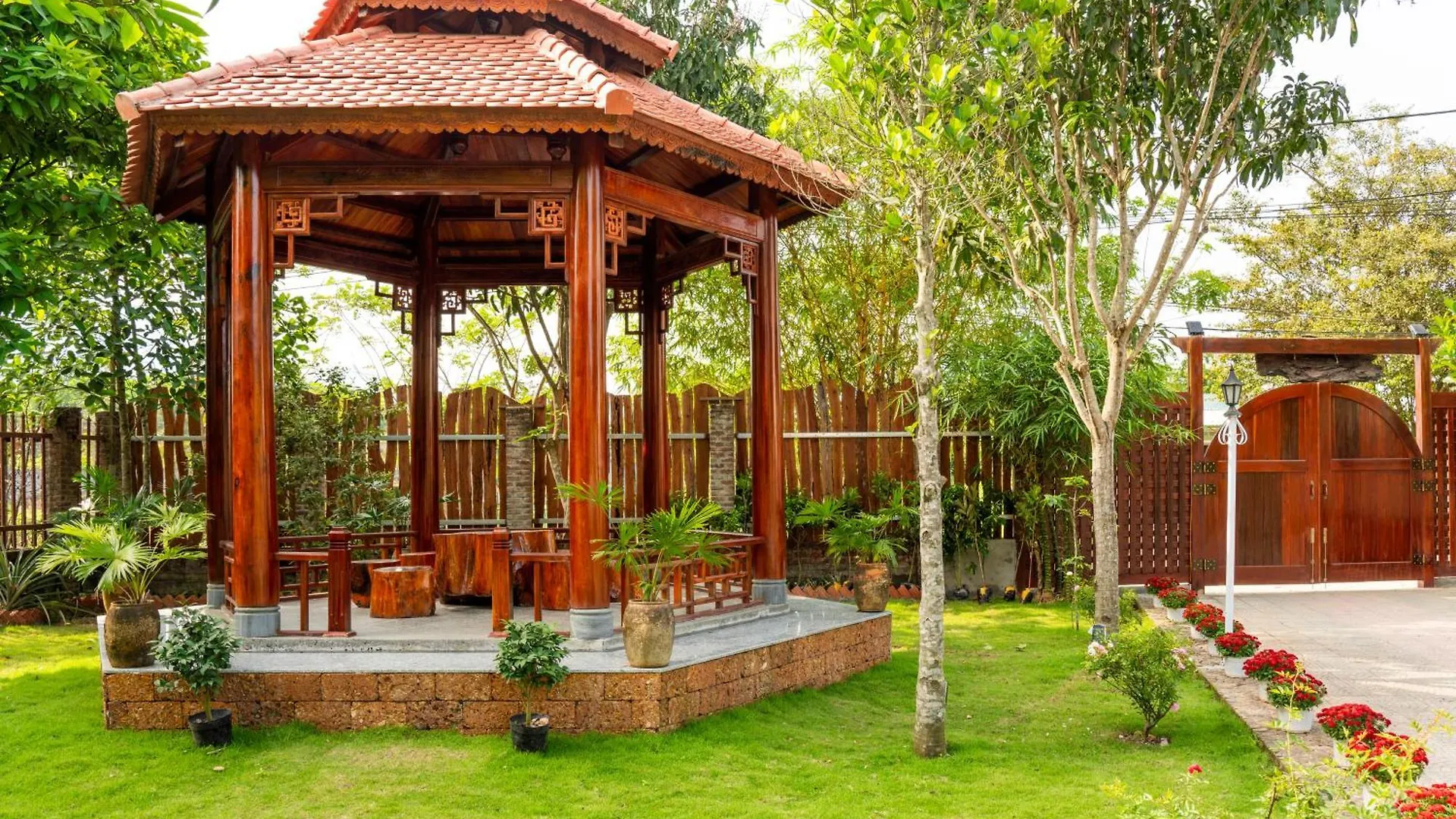 La Retreat Hotel Da Nang Vietnam