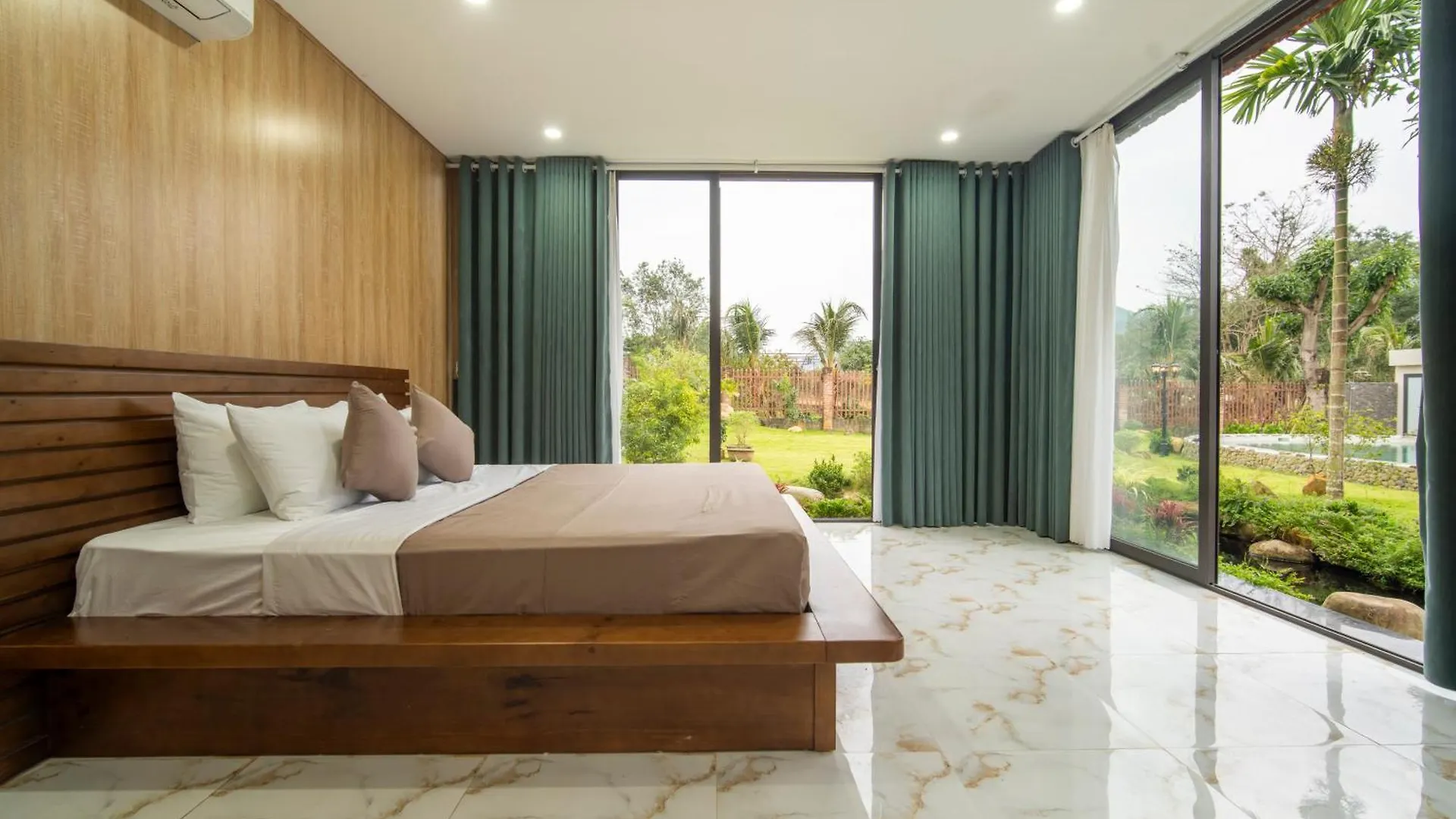 La Retreat Hotel Da Nang Vietnam