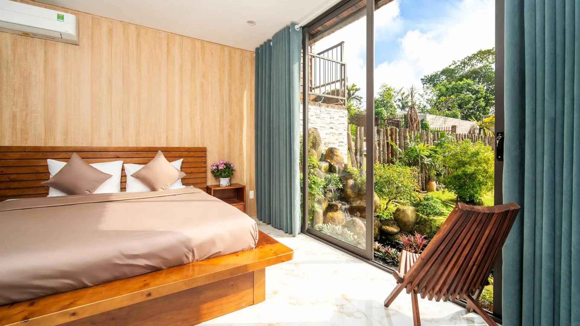 La Retreat Hotel Da Nang Vietnam