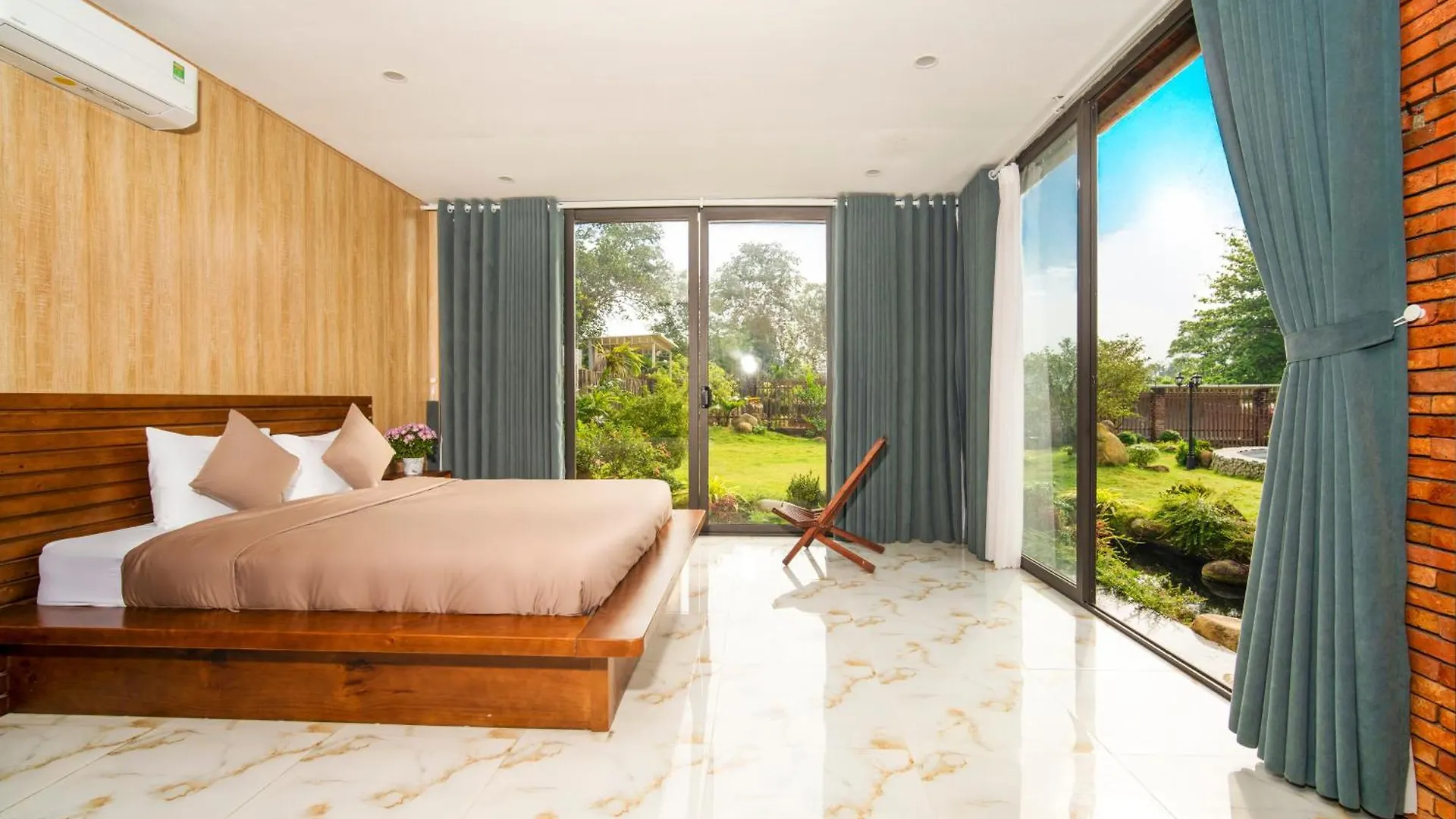 La Retreat Hotel Da Nang Vietnam